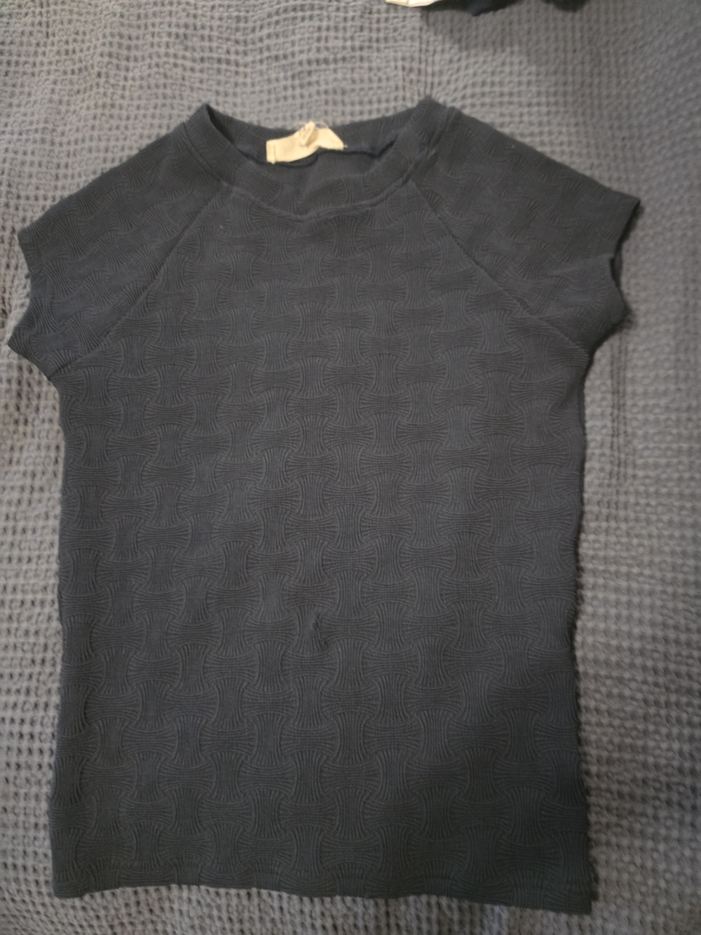 Textured Short-Sleeve Tee in Dark Gray